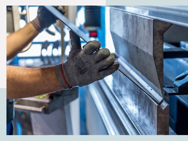 Гибка металла в Саянске